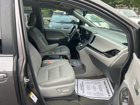 Used 2015 Toyota Sienna XLE Premium image 11