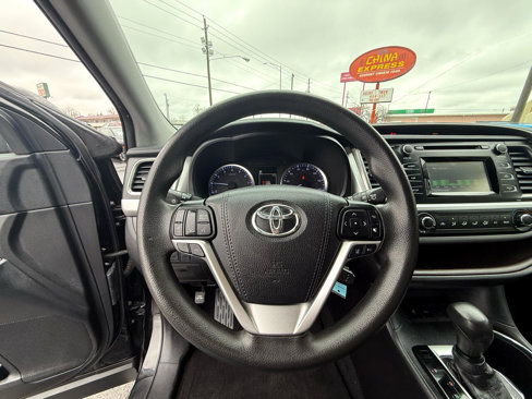 Used 2019 Toyota Highlander LE image 18