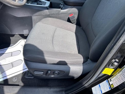 Used 2022 Toyota RAV4 XLE image 17