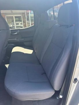 Used 2018 Toyota Tacoma TRD Sport w/ Technology Package image 5