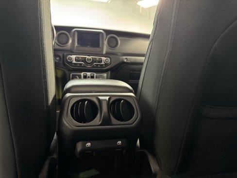 Used 2021 Jeep Gladiator Willys image 32