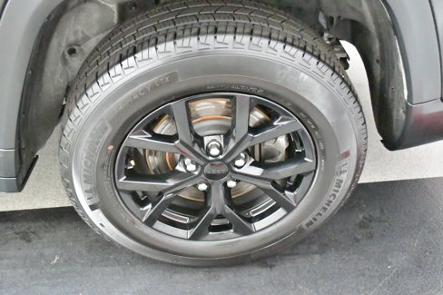 Used 2024 Jeep Grand Cherokee L Laredo image 32
