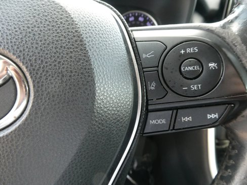 Used 2019 Toyota RAV4 XLE Premium image 21