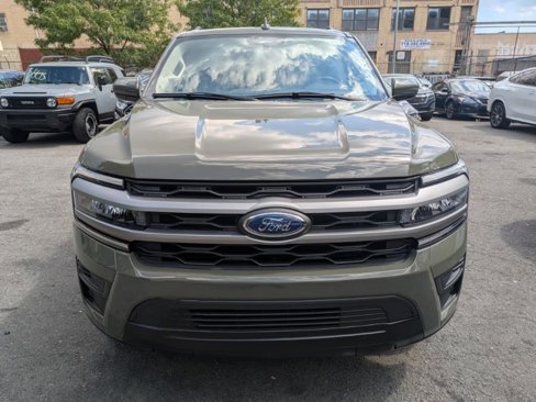 Used 2024 Ford Expedition Max XLT image 2