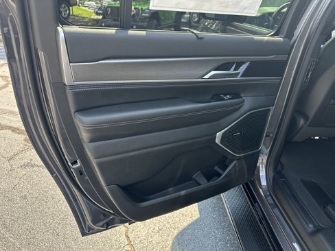 New 2025 Jeep Wagoneer L Series II image 15
