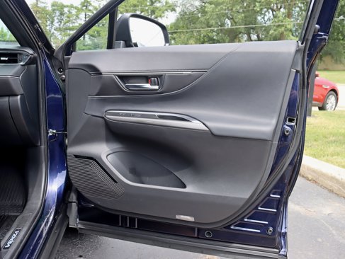 Used 2024 Toyota Venza XLE image 31