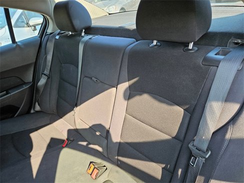 Used 2016 Chevrolet Cruze LT w/ Technology Package image 12