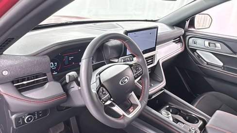 Used 2025 Ford Explorer ST image 38