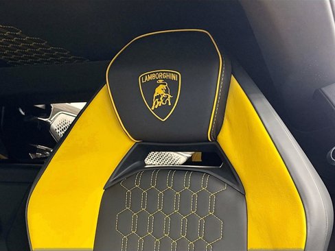 Used 2024 Lamborghini Revuelto image 18