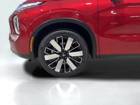 New 2025 Mitsubishi Outlander SE image 8