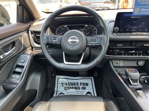 Used 2022 Nissan Rogue SV w/ SV Premium Package image 13