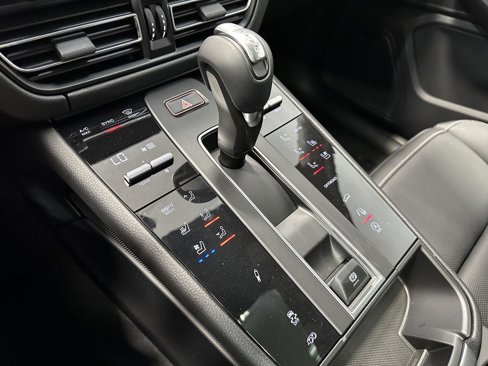 New 2025 Porsche Macan Turbo image 31