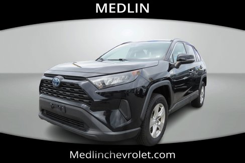 Used 2019 Toyota RAV4 LE image 4