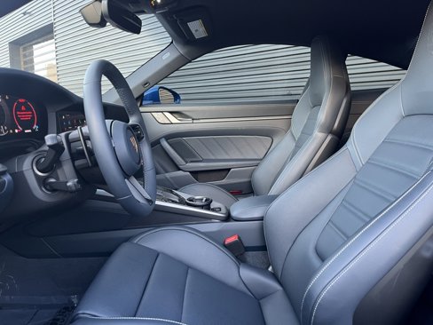 Used 2025 Porsche 911 Carrera image 5