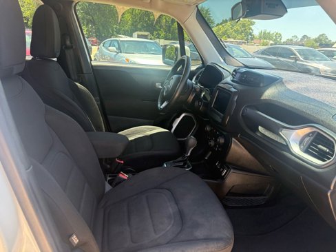 Used 2020 Jeep Renegade Latitude image 9
