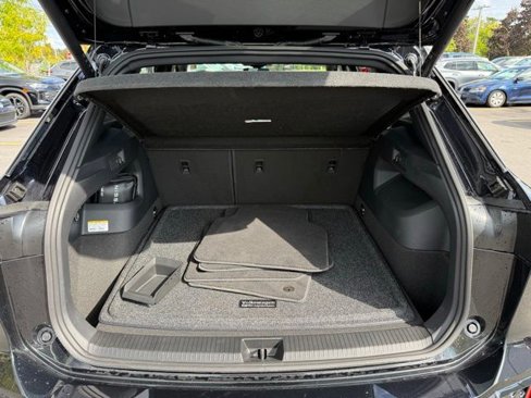 Certified 2025 Volkswagen Tiguan SEL R-Line image 34