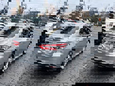 Used 2018 Toyota Camry LE image 2