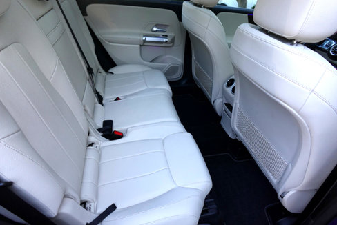 Used 2021 Mercedes-Benz GLB 250 4MATIC w/ Premium Package image 17