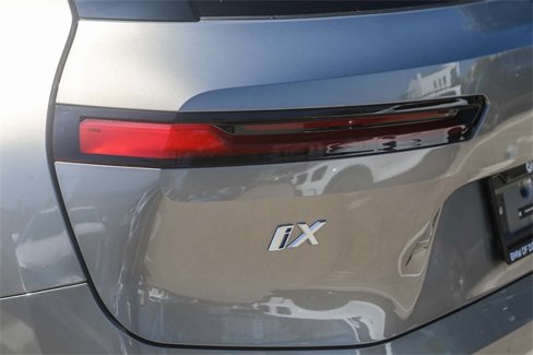 Used 2025 BMW iX xDrive50 w/ Convenience Package image 10