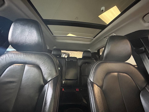 Used 2023 Volvo XC40 B5 Plus image 26