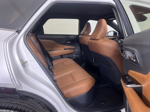 Certified 2025 Toyota Crown Signia image 31