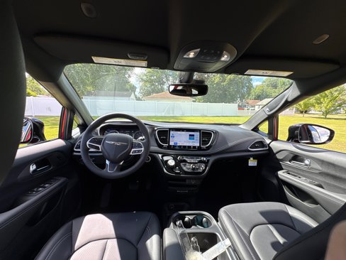 New 2026 Chrysler Pacifica Select image 12
