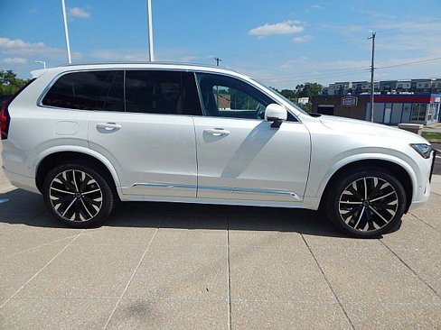 New 2026 Volvo XC90 B6 Plus w/ Protection Package Premier image 7