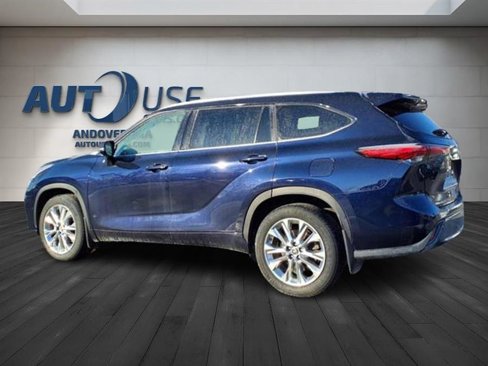 Used 2022 Toyota Highlander Limited image 3