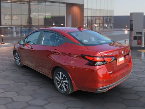 Used 2020 Nissan Versa SV image 4
