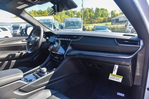 New 2025 Jeep Grand Cherokee L Overland image 10