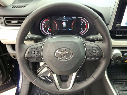 Used 2025 Toyota RAV4 XLE Premium image 16
