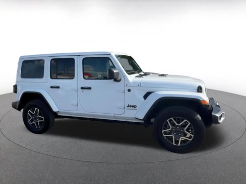 Used 2025 Jeep Wrangler Sahara image 14