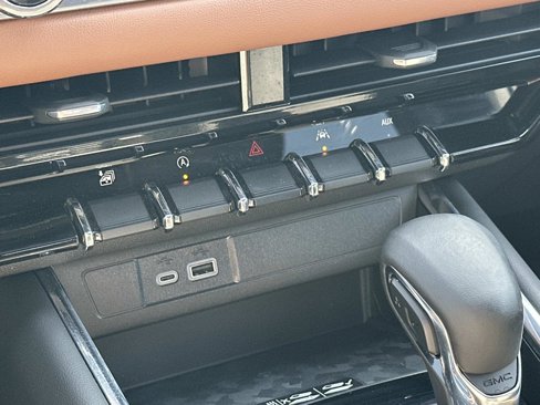 Certified 2024 GMC Canyon AT4 w/ AT4 Premium Package image 32