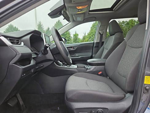 Used 2021 Toyota RAV4 XLE image 13