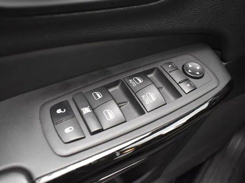 Used 2023 Jeep Cherokee Altitude Lux image 21