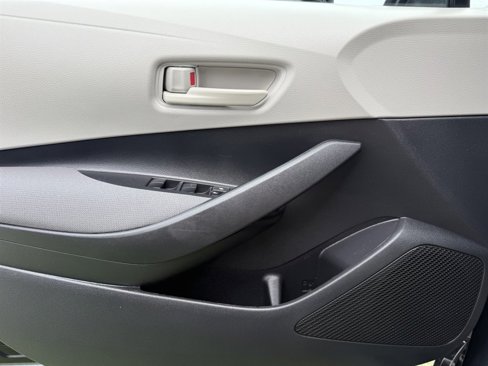 Used 2022 Toyota Corolla LE image 27