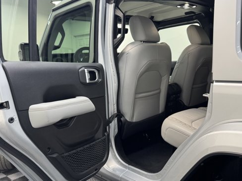 Used 2022 Jeep Wrangler Unlimited Sahara image 30