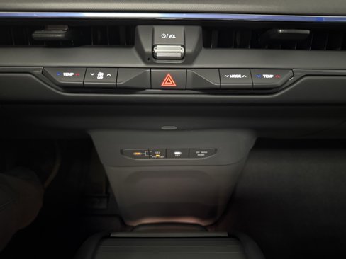 Used 2024 Kia EV9 Land image 14