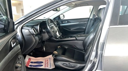Used 2018 Nissan Maxima 3.5 SV image 2