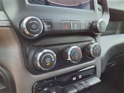 Used 2024 RAM 2500 Tradesman w/ Chrome Appearance Group image 22