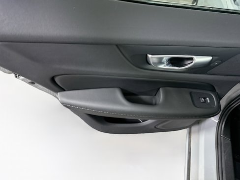 Used 2025 Volvo S60 B5 Plus image 27