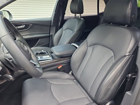 Used 2024 Audi Q8 Prestige image 5