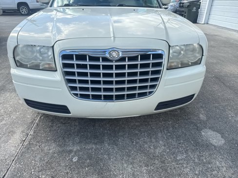 Used 2008 Chrysler 300 LX image 8