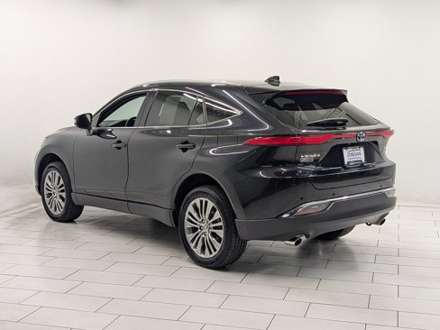 Used 2022 Toyota Venza XLE image 2