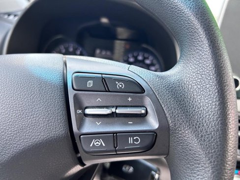 Used 2023 Hyundai Kona SE image 11