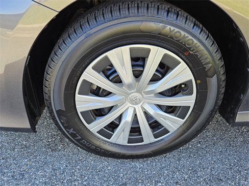 Used 2023 Toyota Camry LE image 16