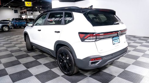 New 2025 Volkswagen Taos SE image 5