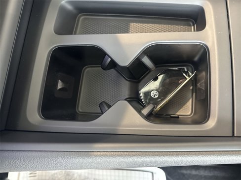 New 2025 Volkswagen Tiguan SE R-Line image 35
