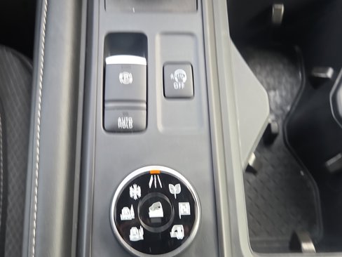 Used 2025 Nissan Pathfinder S image 14