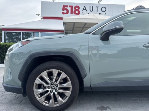 Used 2021 Toyota RAV4 XLE Premium image 17